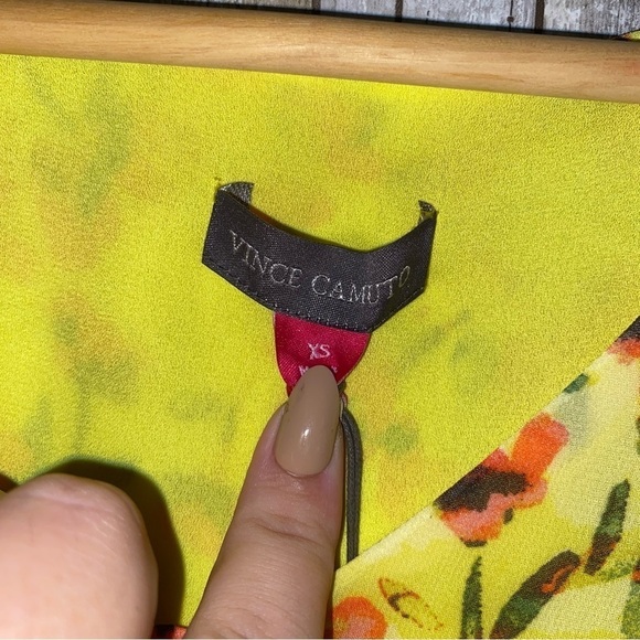 NWT Vince Camuto Yellow Smocked Floral V Neck Blouse - Picture 5 of 6